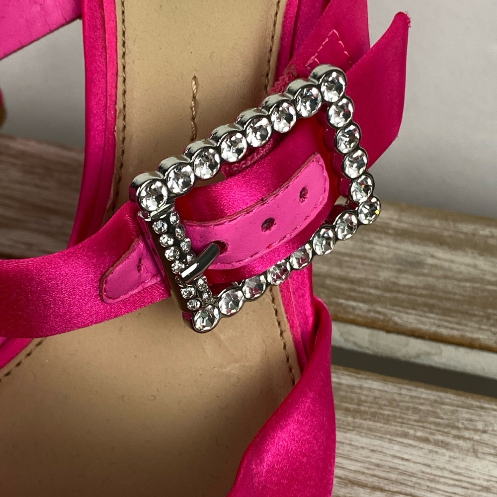 Gianni Bini Hot Pink Fuschia Satin jeweled heels with curvy heel size 7M Barbie - Picture 6 of 13